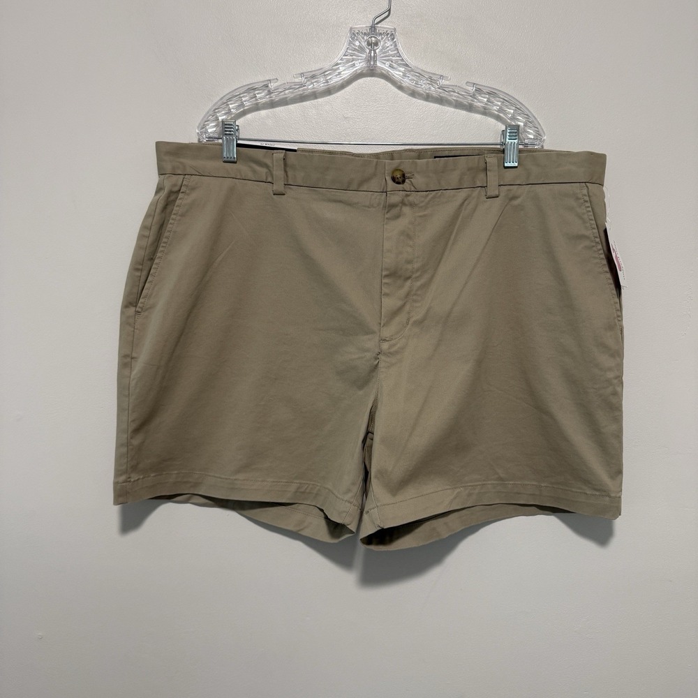 Vineyard Vines NWT 5 inch Stretch Breaker Short in Khaki Size 42